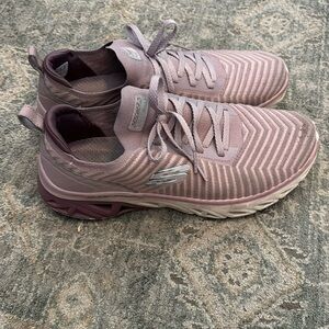 Skechers glide step slip on faux laces sneakers size 9